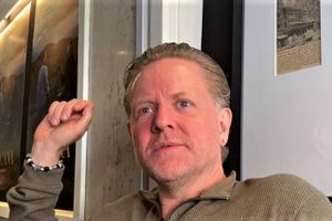 Filmen Toscana kan ses på Netflix fra i dag, 18. maj. Anders Matthesen spiller i den sin første seriøse hovedrolle. Kærlighedsdramaet er optaget i Aarhus, hvor den også havde premiere i biografen på Trøjborg 17. maj. 
