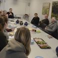Det socialdemokratiske folketingsmedlem Leif Lahn Jensen lyttede fra bordenden til de mange argumenter om at undgå de værste konsekvenser af at skære ned i den offentlige trafik på Djursland.