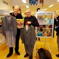 Jens Bøgvad (th) - fra Sir Henry - overrækker her donationen til Poul Nowack