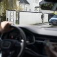 Du kan ikke se, om der er skimmel i bilen. Men hvis det står slemt til, kan du måske begynde at fornemme en lugt af kælder eller mug. Foto: Tobias Kobborg/Ritzau Scanpix.
