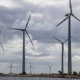 Hvis der kommer seks kæmpevindmøller på Aarhus Havn., kommer det til at genere beboerne på Aarhus Ø, mener debatskribent. Arkivfoto: Jens Hartmann