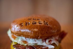 »Vurderingerne skifter fra positive til negative, som vinden blæser,« lyder det fra Burger Shack-direktør. 