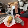 Sabina Hemerit Sadek er en hårdt arbejdende iværksætter, som har åbnet byens eneste halal pølsevogn og nu også et egyptisk spisested, Ankh, på Frederiks Allé. Foto: Tahmasbi