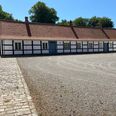 Kolind Præstegård, en historisk bygning fra 1735, står nu klar til at finde nye ejere efter otte års tomgang og bekæmpelse af skimmelsvamp. Foto: Lars Norman Thomsen
