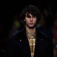 Greven har selv en karriere som model. Her for Burberry. Foto: Vianney Le Caer/AP/Ritzau Scanpix