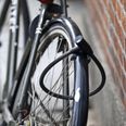 »En forsikringsgodkendt lås er et must, og man bør supplere med en ekstra kædelås, når cyklen parkeres uden opsyn,« lyder det fra GF Forsikrings Thomas Prägler. Arkivfoto: Peter Hove Olesen/Politiken/Ritzau Scanpix