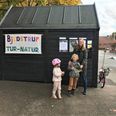 Alle kan komme på skattejagt omkring Bjedstrup Skole- og Børnehus. Privatfoto