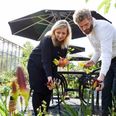 Rikke og Morten Storm Overgaard havde ingen erfaring med restaurationsbranchen, da de i 2016 åbnede Restaurant Moment i Feldballe. Selv om mange ting har ændret sig gennem de seneste 10 år, er det stadig den konstante nysgerrighed og søgen efter at finde nye svar og blive en bedre version af sig selv, der er drivkraften i Moment. Pressefoto/Moment