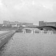 Aarhus Vandværk med det nyåbnede amtssygehus i baggrunden fotograferet i slutningen af 1930’erne. Foto: Aarhus Kommunale Vandforsynings arkiv, Aarhus Stadsarkiv