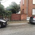 Rampe i Montanagade, der bliver fjernet, fordi porten ikke længere benyttes, og det bliver lovligt at parkere.
