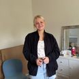 Victoria Nim i sin nye lejlighed i Risskov. Hun ønsker på sigt at uddanne sig som beklædningshåndværker. Foto: Sten Brøgger
