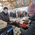 Otte lokale torvehandlere var med ved indvielsen af Stationstorvet og Torvehallen i Ry.