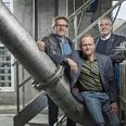 De centrale skikkelser bag AquaDjurs A/S: Forrest Jørgen Ivar Brus Mikkelsen, formand, til højre Benny Hammer, næstformand, og til venstre Bjarne Langdahl Riis, direktør, samles foran det kommende kapitel af effektiv vandhåndtering på Djursland. Pressefoto