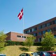 Hovedingang Hammel Neurocenter. Alle på billedet har givet tilladelse til at være fotograferet og billedet kan publiceres i alle sammenhæng. Tilladelse hos Lisbeth og Agata.
