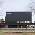 Sådan ser vinderforslaget for Perron1, det kommende bymuseum på Skanderborg Station, foreløbigt ud. Bag vinderprojektet står Thomas Andersen, Tømrer og & Totalentreprenør i samarbejde med Erik Arkitekter, Norconsult og PAX architects. Illustration: PAX architects