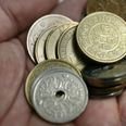 En 73-årig mand blev snydt af en kvinde, der udgav sig for at være hans niece.