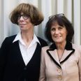 Jette Rantala (tv.) og Ulla Stæt Andersen (th.) sælger Århus Charter efter at have startet det for 27 år siden.