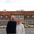 Det er parret Mads Bygballe og Lotte Enemark, der har købt Molskroen og 1. maj overtager ejerskabet efter Henrik Frederiksen. Pressefoto