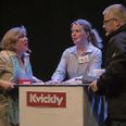 Tina Vejby (tv.) og Jan Erik Elgaard (th.) er igen med i Favrskov Revyen 2019. Her fra et revynummer fra 2018.