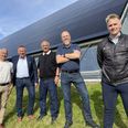 Fra venstre ses driftsleder, Jørgen Mundt, borgmester, Lars Storgaard, bestyrelsesformand, Jan Sau Johansen, totalleverandør, Michael Schuster fra Co2Pro, og rådgiver, Peter Duhn fra JL Engineering. Pressefoto