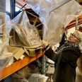 Det er dyrt som lille designvirksomhed at have et stort varelager, men det er nødvendigt at have møblerne i nærheden, når de skal med på udstillinger. Dorte Damgaard mener, at loungestolen her, som er designet af Ulrik Bebe har potentiale til at blive en klassiker. Af uransagelige årsager er det endnu ikke lykkedes at få ordentlig hul igennem blandt de danske møbelhuse. Foto: Simon Carlson