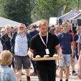 Deltagerne i DM i grille skal både arbejde med fisk, kylling, kalve spidsbryst, svinenakke og spareribs. Vinderen findes søndag kl 16. Foto: Foos Festival
