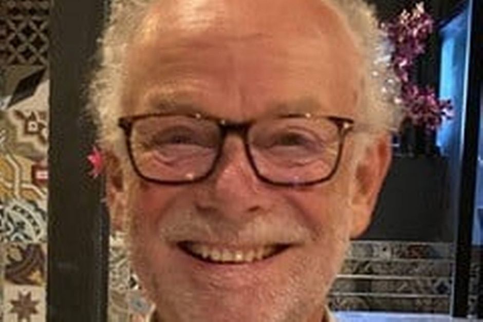 Pensioneret præst, forfatter og musiker Erik Dybdal Møller, Knebel, fylder 70 år.
