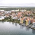 Byggemodning og byggestart for Lille Nyhavn-byggeriet i Skanderborg kan formentlig først komme i gang til september. Her den oprindelige visualisering af byggeriet. Visualisering: Piro
