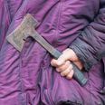 Den 18-årige truede indehaveren med en økse. Arkivfoto