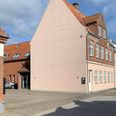Her på gavlen af Lillegade 28 i Grenaa skal hyldesten til August Krogh i fremtiden kunne opleves af alle forbipasserende.