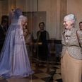 Dronning Margrethe kigger på sin egen garderobe, der udstilles i Den Gamle By. Foto: Bo Amstrup/Ritzau Scanpix