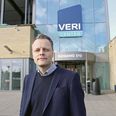 Centerformand Michael Kaufmann Petersen foran Veri Centrets sydindgang, der er i fuld gang med at ændre udseende.