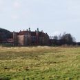 Gammel Estrup ligger på det nordlige Djursland. Herregården er en af Danmarks bedst bevarede renæssanceherregårde og har siden 1930 rummet Danmarks Herregårdsmuseum. Foto: Gammel Estrup Danmarks Herregårdsmuseum.