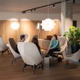 Aarhus Airport har undergået store fysiske forandringer, som bl.a. skal sikre, at der kan være mange flere passagerer i lufthavnen, og at de får en bedre oplevelse f.eks. i de nye loungeområder. Foto: Christian Lykking