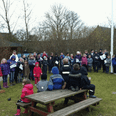 Det var et festligt skud, da Midtdjurs Friskole troppede op og bidrog til morgensagen ved Børnehaven Solbærkrogens kobberfødselsdag.