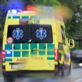 Ambulance og helikopter tilkaldt til ulykkessted. Politiet arbejder nu på at finde årsagen til ulykken. Foto: presse-fotos.dk