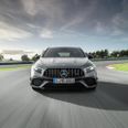 En Mercedes af den slags, der påkørte kvinden, koster fra ny mindst 1,3 millioner kroner. Pressefoto: Daimler
