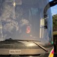 Hanne Høgh Larsen i førersædet på en bus på Ring Djursland. Hun overvejer nu, om en fremtid som buschauffør er den rette vej for hende. Privatfoto
