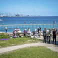 Kystdirektoratet har nu givet tilladelse til en permanent placering af Den Uendelige Bro neden for Varna-palæet. Foto: FotoTrine, vildmedfoto.dk.