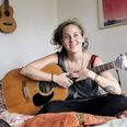 Gurli Octavia har skrevet sange, siden hun var ti år gammel. I dag knap 20 år senere har hun snart udgivet to ep’er og med en tredje på vej. Foto: Stine Østergaard