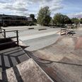 Sunds Plads skal være et aktivitetsområde med legeplads, der inviterer til hyggeligt ophold for alle aldersklasser, og den nedslidte skaterbane skal udskiftes med en helt ny. Foto: jr