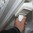 Standbyforbruget står for op mod 10 % af din elregning, så der kan være penge at spare ved at slukke fx dit TV på kontakten. Foto: Rasmus Bjørnholdt Sørensen, Videncentret Bolius