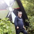 Casper Christiansen står blandt andet bag kunstværket ’Lynet’, som pryder en husgavl på GrimFest, der begynder på fredag. Foto: Jonas Wrede Hansen