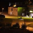 Politiet undersøger gerningsstedet i Aarhus Nord.