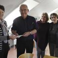 Repræsentanter fra Kvindegruppe 8. marts overrakte i fredags 20.000 kr. til Selvhjælp Skanderborg. Foto. Sonne