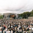 Fed Fredag er så populært, at Tivoli Friheden har måtte indføre reservationssystem til nogle koncerter, selv for gæster med sæsonkort. Pressefoto: Tivoli Friheden