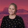 En ny Korsholm Skole skal bygges på marken her. Byrødder debatterer, hvorvidt der også skal bygges en hal. Her er det Isabell Friis Madsen fra Socialdemokratiet. Pressefoto/CSJ