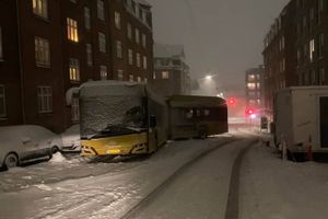 Du skal stadig væbne dig med tålmodighed, hvis du skal med bus. 