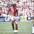 På den nye udstilling "Let's Play - Hummels 100 år med ikoniske fodboldtrøjer" kan man se et matchworn-eksemplar - det vil sige en trøje, som blev spillet i dengang - fra VM i Mexico i 1986. (PR-foto). - Foto: sportfotodienst/PR-foto/Free
