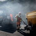 Den gamle asfalt skal fræses af, og så skal der nyt asfalt på. Arkivfoto: Casper Dalhoff, Jyllands-Posten